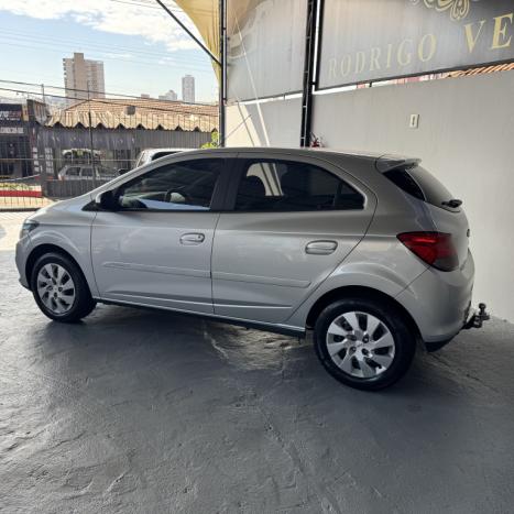 CHEVROLET Onix Hatch 1.4 4P FLEX LT, Foto 4