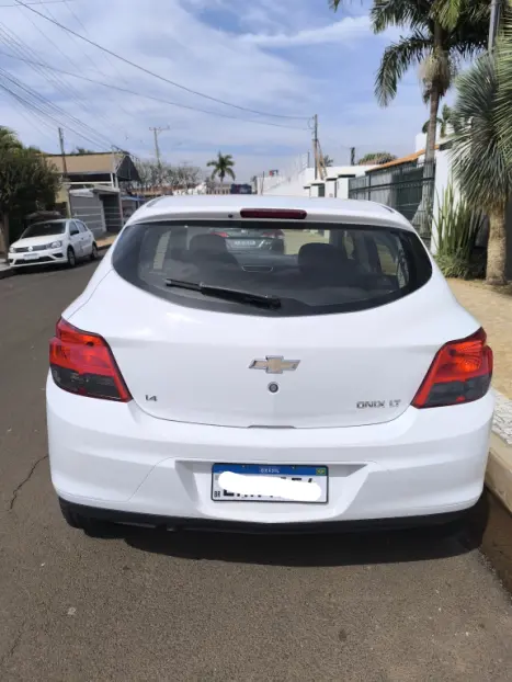 CHEVROLET Onix Hatch 1.4 4P FLEX LT, Foto 7 CHEVROLET Onix Hatch 1.4 4P FLEX LT, Foto 7