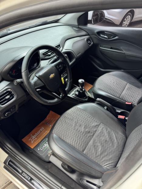 CHEVROLET Onix Hatch 1.4 4P FLEX LTZ, Foto 8 CHEVROLET Onix Hatch 1.4 4P FLEX LTZ, Foto 8