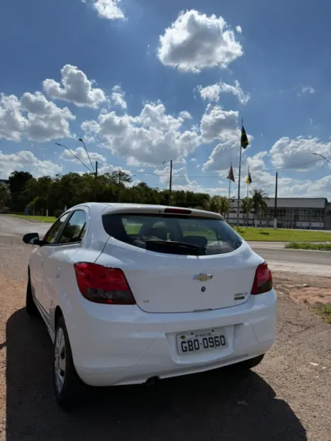 CHEVROLET Onix Hatch 1.4 4P FLEX LT, Foto 2