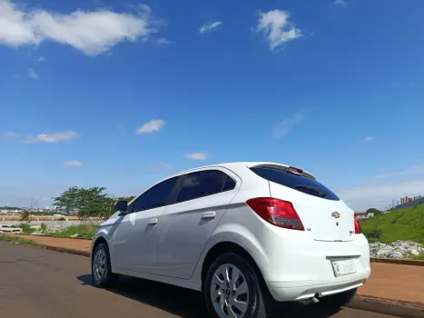 CHEVROLET Onix Hatch 1.4 4P FLEX LT, Foto 3