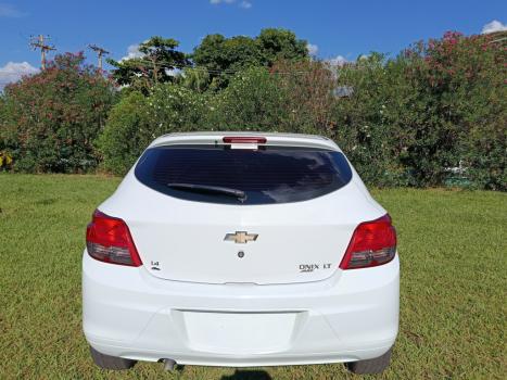 CHEVROLET Onix Hatch 1.4 4P FLEX LT, Foto 2