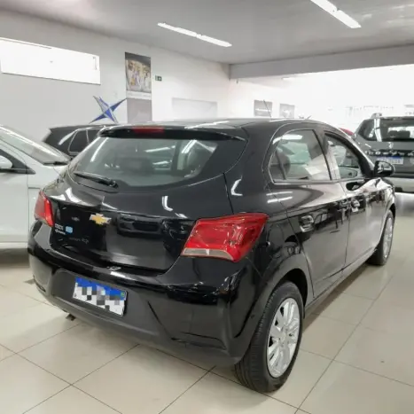 CHEVROLET Onix Hatch 1.4 4P FLEX ADVANTAGE AUTOM�TICO, Foto 3