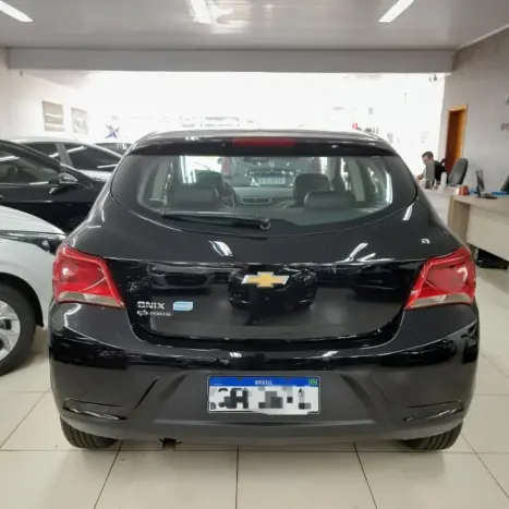 CHEVROLET Onix Hatch 1.4 4P FLEX ADVANTAGE AUTOM�TICO, Foto 4