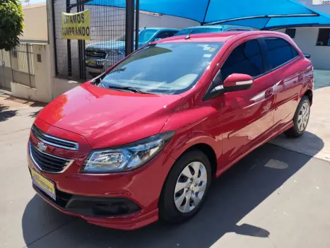 CHEVROLET Onix Hatch 1.4 4P FLEX LT, Foto 2