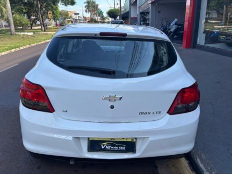 CHEVROLET Onix Hatch 1.4 4P FLEX LTZ, Foto 4