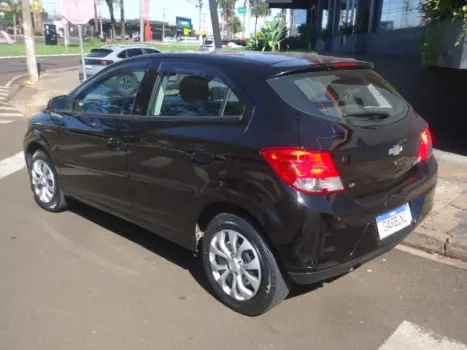 CHEVROLET Onix Hatch 1.4 4P FLEX LT, Foto 5