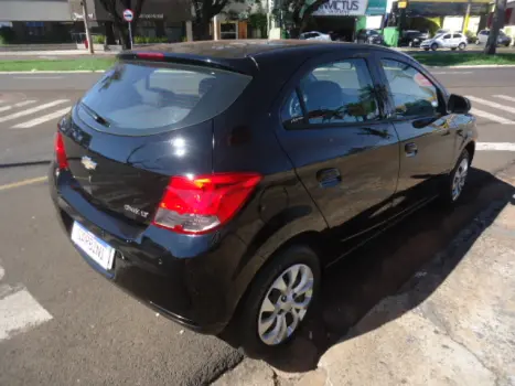 CHEVROLET Onix Hatch 1.4 4P FLEX LT, Foto 6