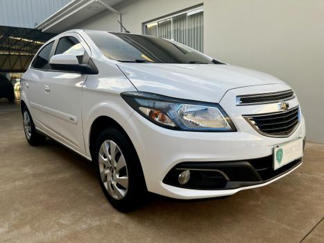 CHEVROLET Onix Hatch 1.4 4P FLEX LT, Foto 2