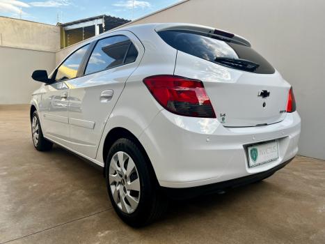 CHEVROLET Onix Hatch 1.4 4P FLEX LT, Foto 5
