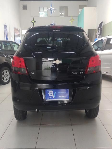 CHEVROLET Onix Hatch 1.4 4P FLEX LTZ, Foto 2