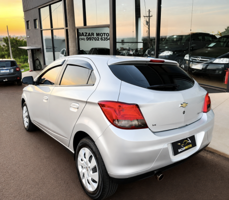 CHEVROLET Onix Hatch 1.4 4P FLEX LT, Foto 2