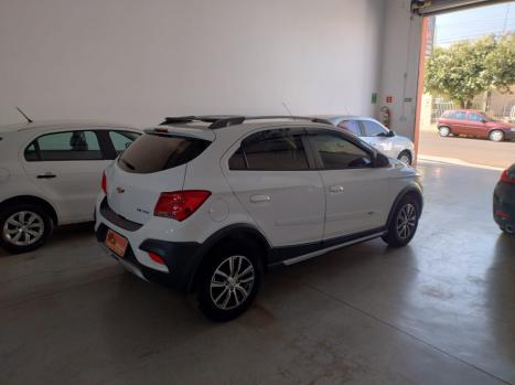 CHEVROLET Onix Hatch 1.4 4P FLEX ACTIV AUTOM�TICO, Foto 3