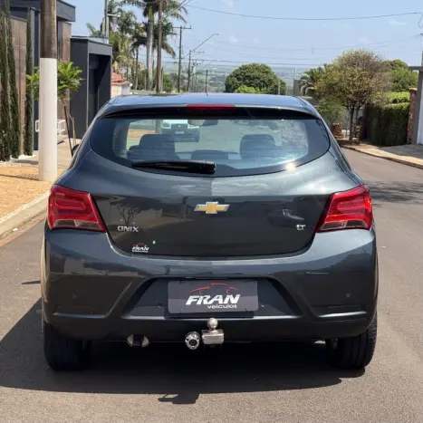 CHEVROLET Onix Hatch 1.4 4P FLEX LT, Foto 10
