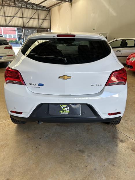 CHEVROLET Onix Hatch 1.4 4P FLEX LTZ, Foto 10