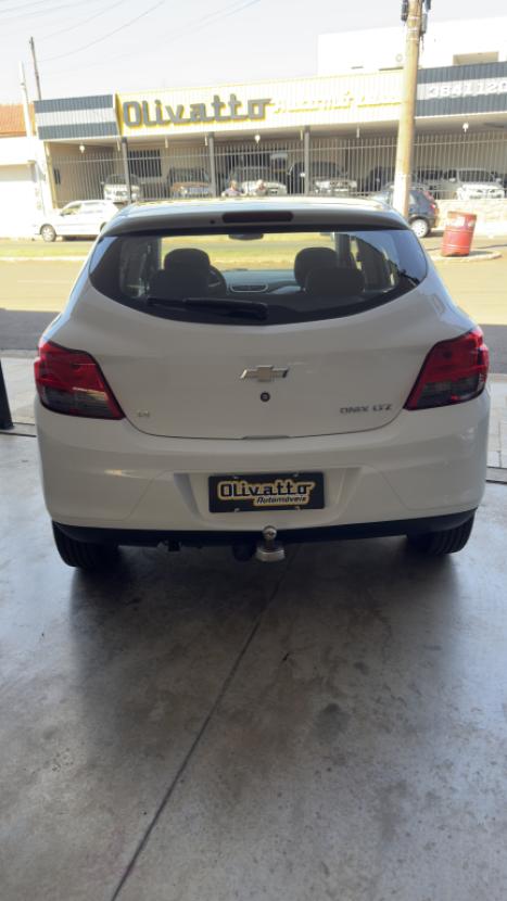 CHEVROLET Onix Hatch 1.4 4P FLEX LTZ, Foto 4