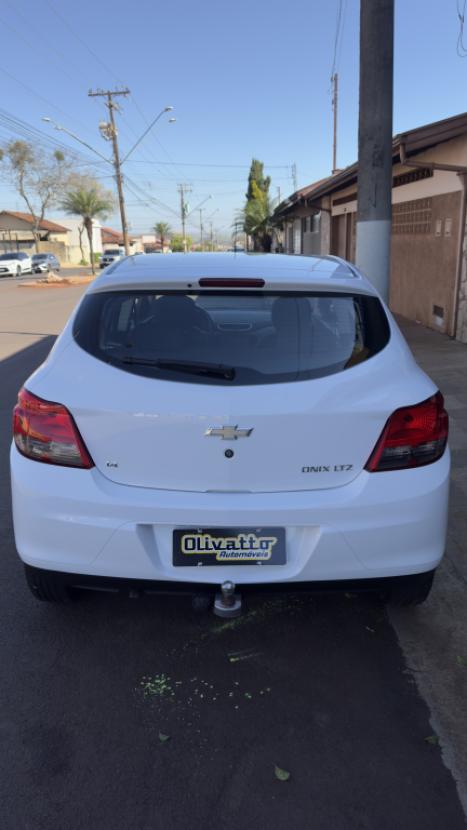 CHEVROLET Onix Hatch 1.4 4P FLEX LTZ, Foto 4
