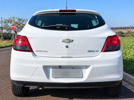 CHEVROLET Onix Hatch 1.4 4P FLEX LT, Foto 2