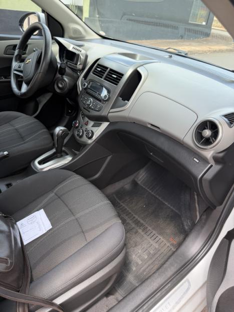 CHEVROLET Sonic Sedan 1.6 16V 4P LT FLEX AUTOM�TICO, Foto 9