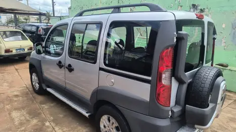 FIAT Doblo 1.8 16V 4P FLEX ADVENTURE 6 LUGARES, Foto 2