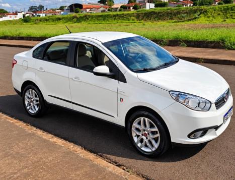 FIAT Grand Siena 1.6 16V 4P FLEX ESSENCE DUALOGIC AUTOMATIZADO, Foto 3