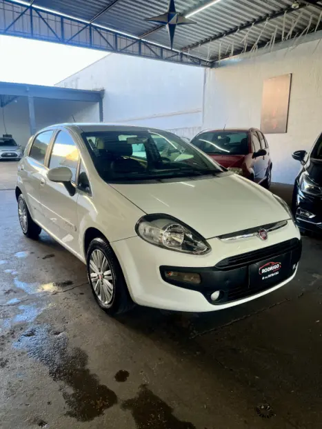 FIAT Punto 1.4 4P ATTRACTIVE FLEX, Foto 2 FIAT Punto 1.4 4P ATTRACTIVE FLEX, Foto 2