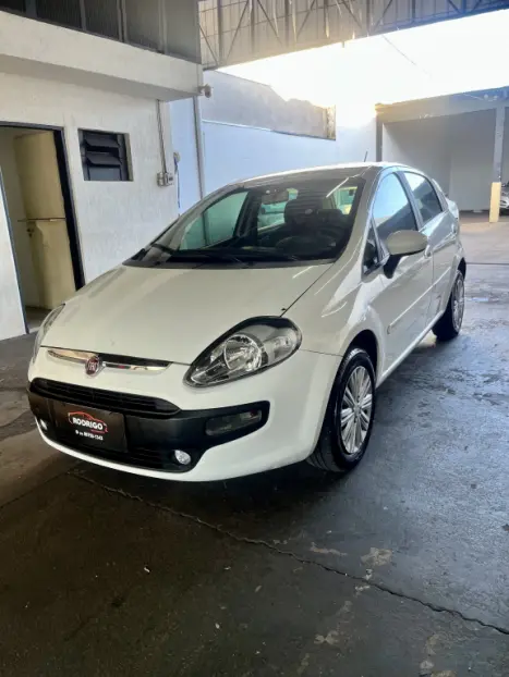 FIAT Punto 1.4 4P ATTRACTIVE FLEX, Foto 1 FIAT Punto 1.4 4P ATTRACTIVE FLEX, Foto 1