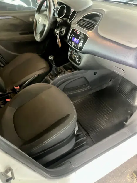 FIAT Punto 1.4 4P ATTRACTIVE FLEX, Foto 8 FIAT Punto 1.4 4P ATTRACTIVE FLEX, Foto 8
