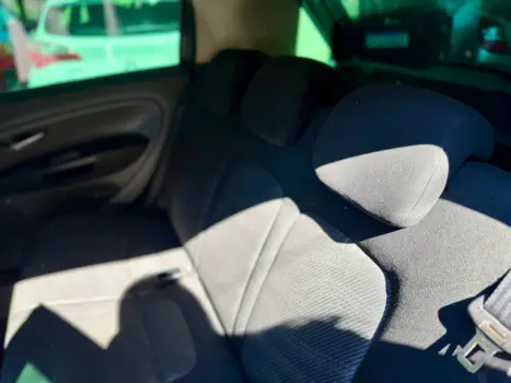 FIAT Punto 1.4 4P ELX FLEX, Foto 4 FIAT Punto 1.4 4P ELX FLEX, Foto 4