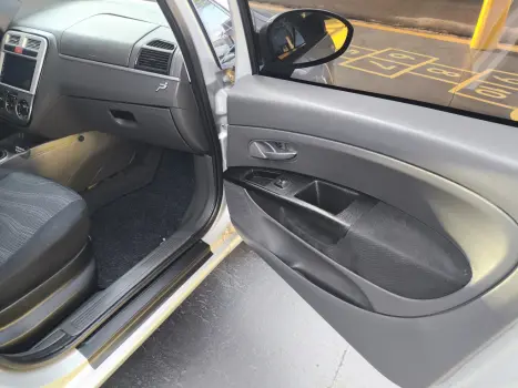 FIAT Punto 1.4 FLEX 4P, Foto 13