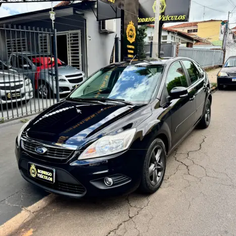 FORD Focus Hatch 1.6 4P GLX, Foto 2