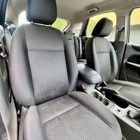 FORD Focus Hatch 1.6 4P GLX, Foto 8