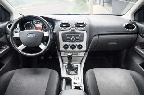 FORD Focus Hatch 1.6 4P, Foto 3