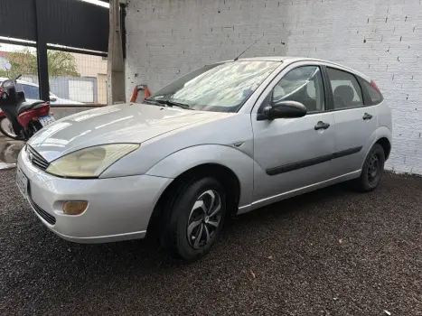 FORD Focus Hatch 1.8 16V 4P, Foto 2