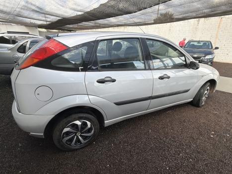 FORD Focus Hatch 1.8 16V 4P, Foto 4