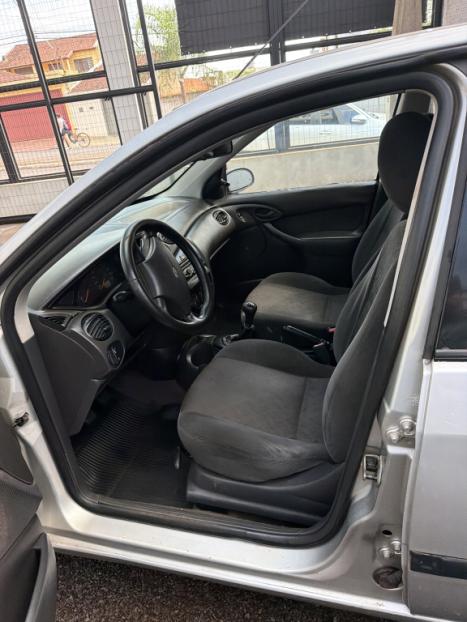 FORD Focus Hatch 1.8 16V 4P, Foto 5