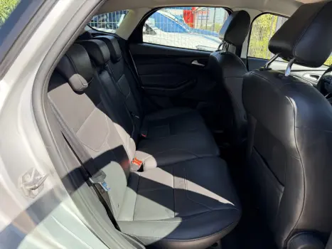 FORD Focus Hatch 2.0 16V 4P FLEX TITANIUM AUTOM�TICO, Foto 14