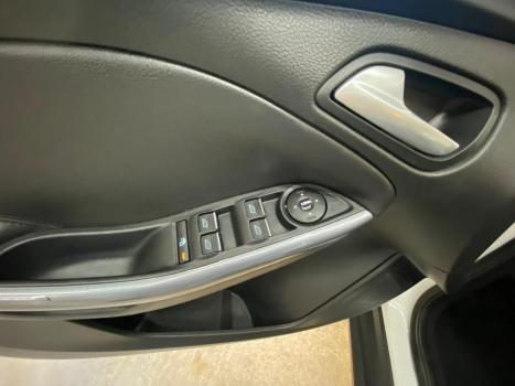 FORD Focus Hatch 2.0 16V 4P TITANIUM PLUS FLEX, Foto 10