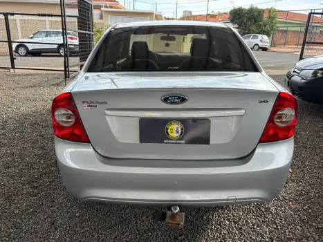 FORD Focus Sedan 2.0 16V 4P, Foto 6