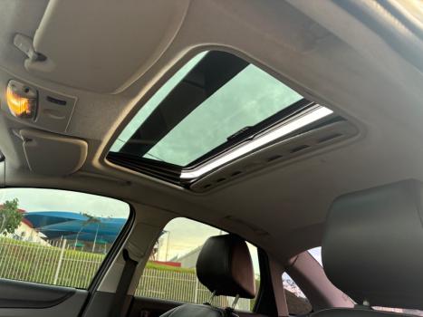 FORD Focus Sedan 2.0 16V 4P GHIA, Foto 2