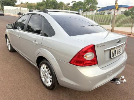 FORD Focus Sedan 2.0 16V 4P GHIA, Foto 9