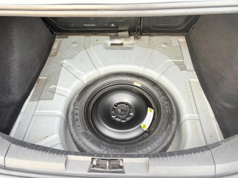 FORD Focus Sedan 2.0 16V 4P GHIA, Foto 11