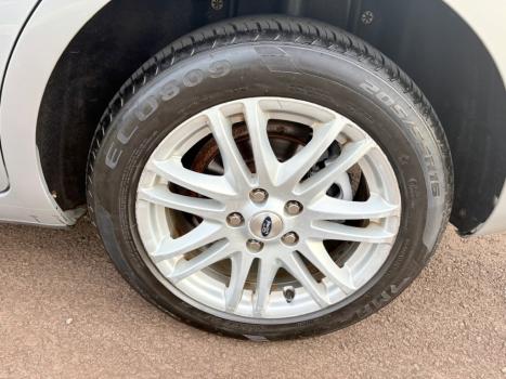 FORD Focus Sedan 2.0 16V 4P GHIA, Foto 15