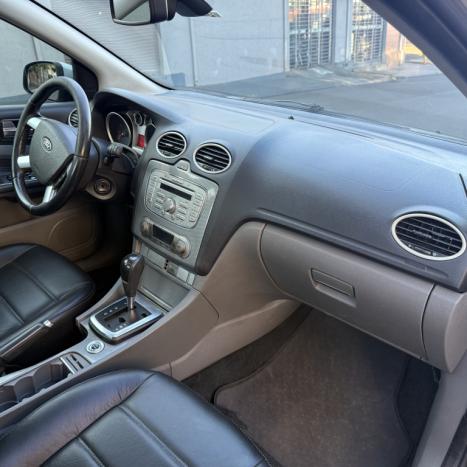 FORD Focus Sedan 2.0 16V 4P FLEX TITANIUM AUTOM�TICO, Foto 6