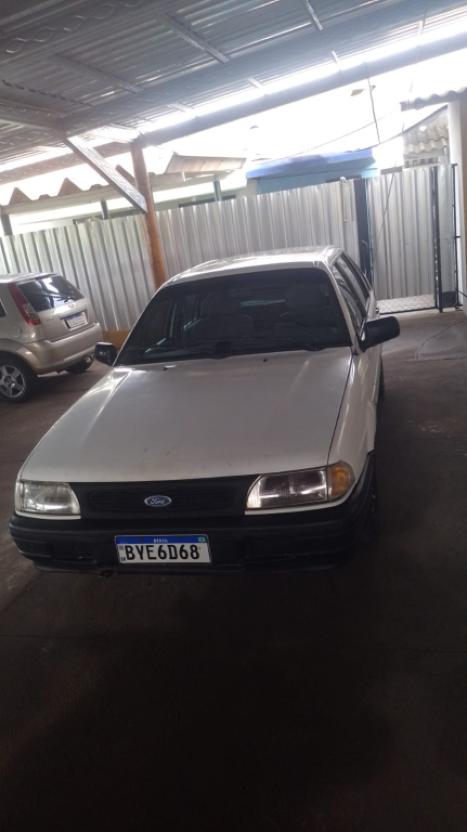 FORD Versailles 1.8 I 4P GL, Foto 2