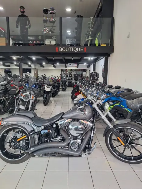 HARLEY DAVIDSON Breakout 1600, Foto 1