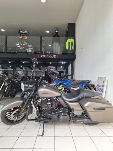 HARLEY DAVIDSON Road King 1800 SPECIAL, Foto 2