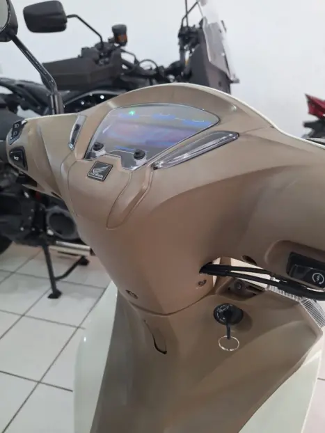 HONDA Biz 125 EX, Foto 13
