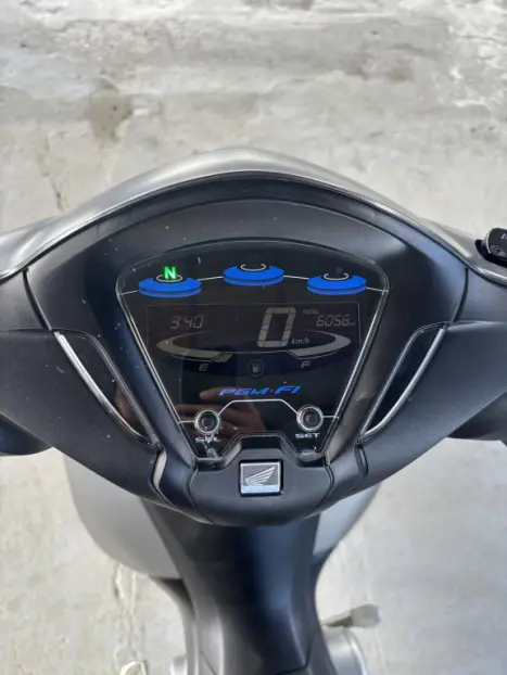 HONDA Biz 125 EX, Foto 2