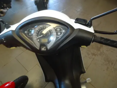 HONDA Biz 125 EX, Foto 3